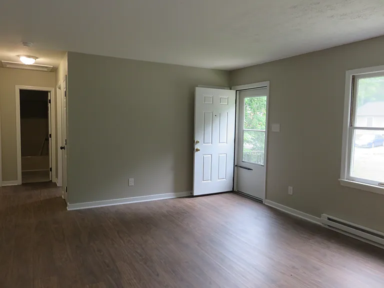 117 N Ivy Ave — Photo 2