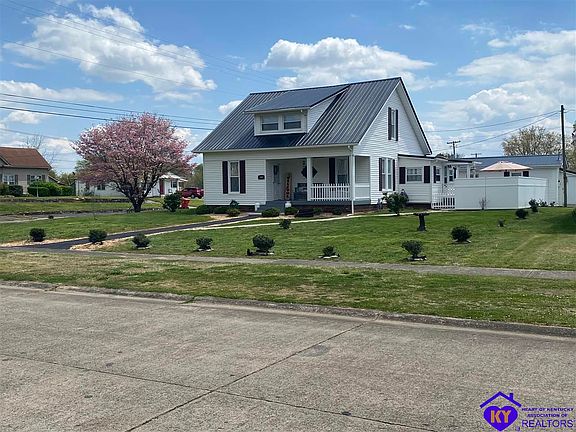 2nd image of 210 N 3rd St