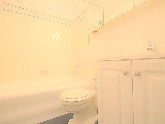 4th image of 150 E 39th St APT 706