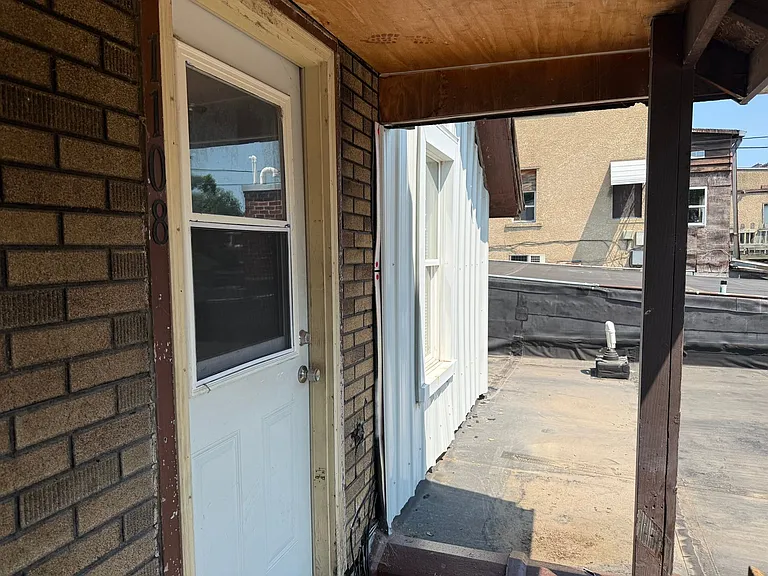 1106 Gillette St — Photo 8