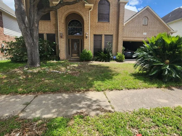 3211 Village Pond Ln, Fresno, TX 77545