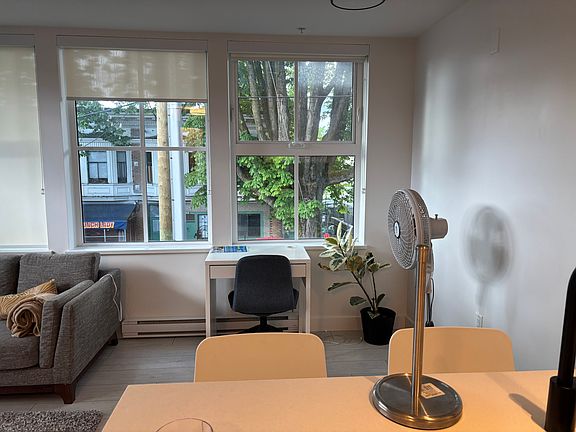 5th image of 1716 Napier St #202