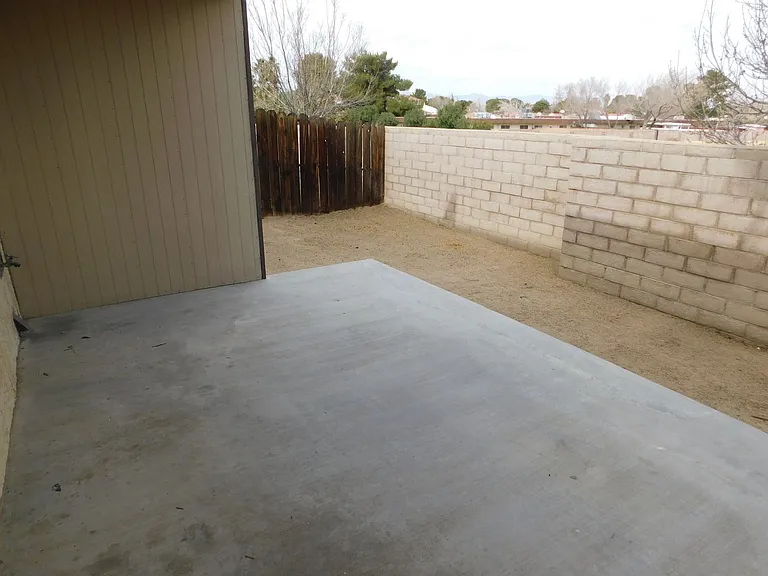 201 W Drummond Ave — Photo 10