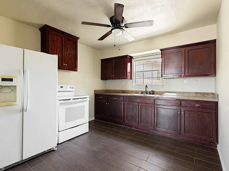 1385 Rivera Dr — Photo 8