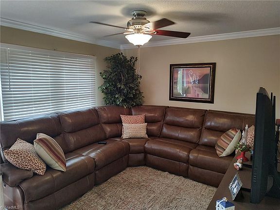 3rd image of 309 Bedford Dr