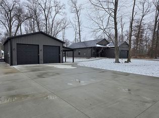 174 Black Hawk Dr, Lake Waynoka, OH 45171