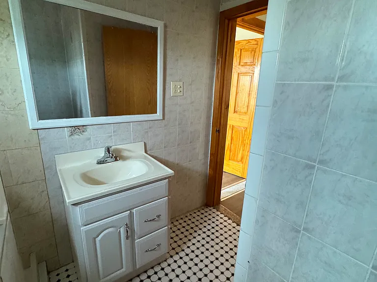 236 W Thames St #2 — Photo 4