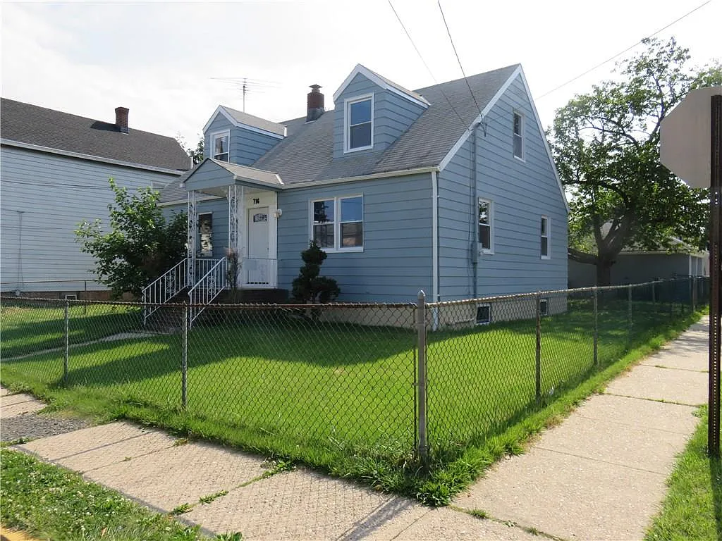716 Donald Ave photo 1