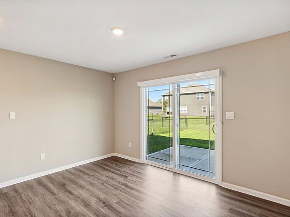 4th image of 841 Lotus Dr