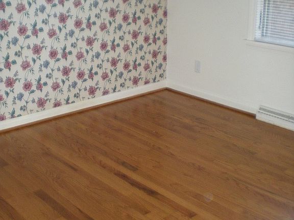 4th image of 3321 Calumet Ave