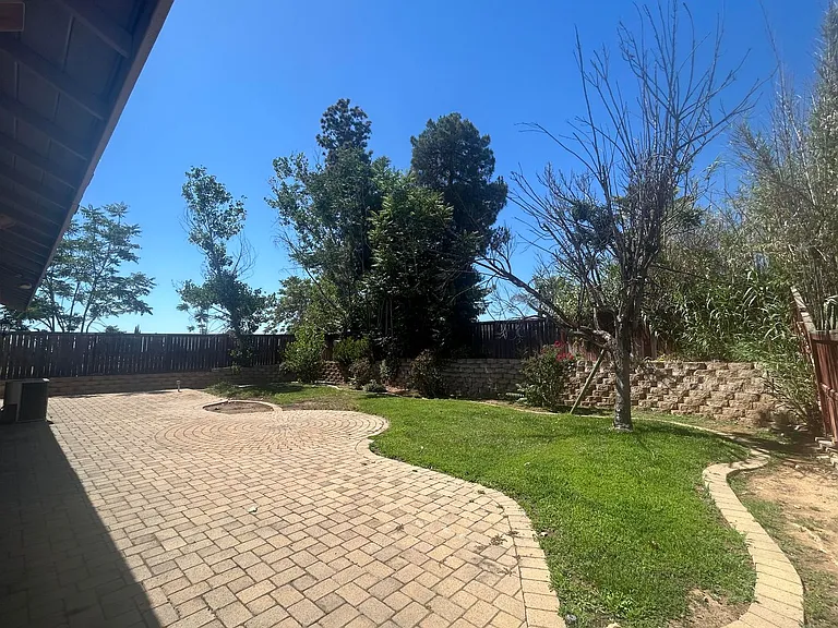 34400 Glenwood Dr — Photo 2