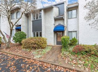802 Roswell Landings Dr, Roswell, GA 30075