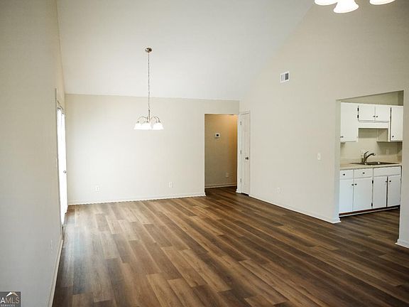5th image of 630 Rushing St