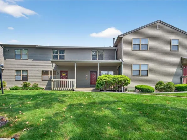 403 Pinewood Dr, Smithfield, RI 02917