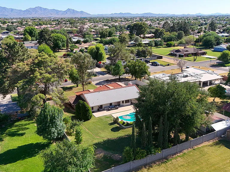 10432 W Avalon Dr — Photo 56