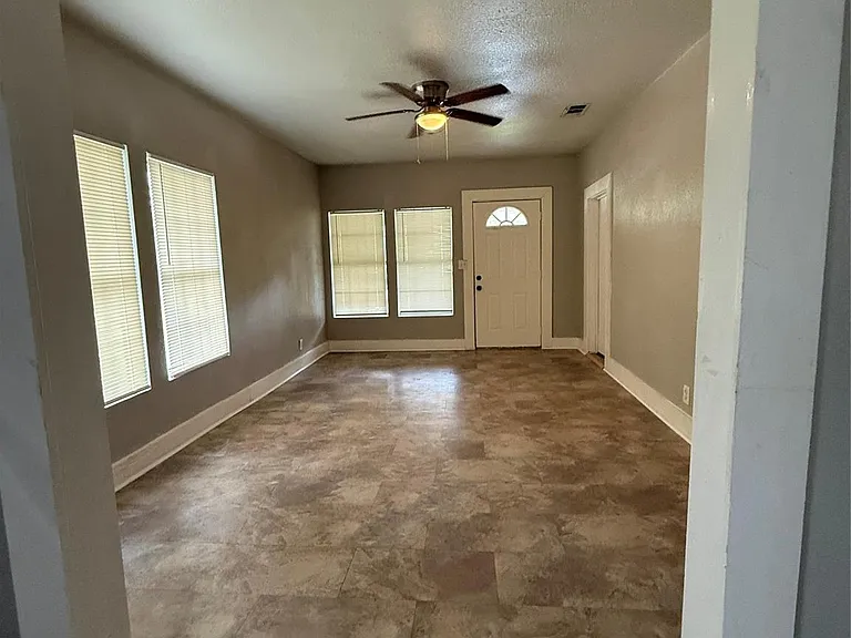118 E Murrill Ave — Photo 6