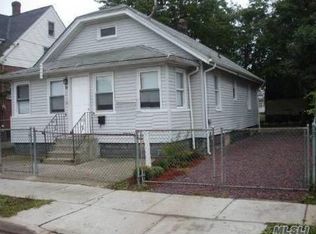 96 Wellesley St, Hempstead, NY 11550