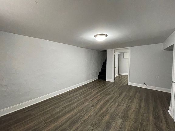 3rd image of 2419 W Jefferson St Floor 1