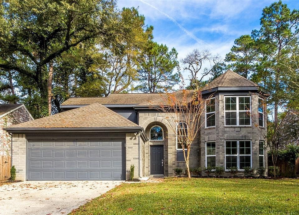 Welcome Home! Stunning Remodel located in sought after area of The Woodlands!
