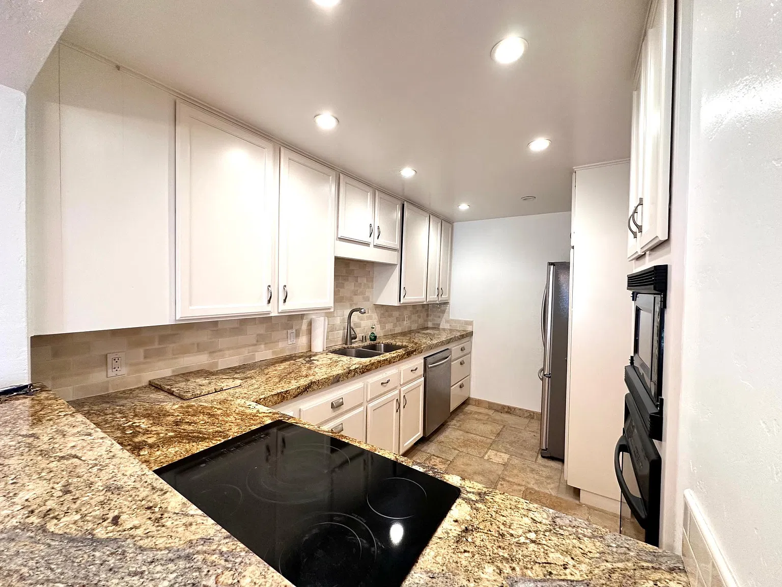 3 bed, 1400 sqft, $6,200 — Photo 4