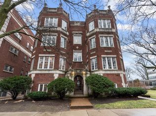 500 Sheridan Rd APT 1E, Evanston, IL 60202