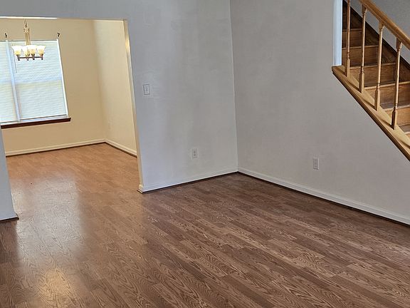 3rd image of 806 Filson Ct