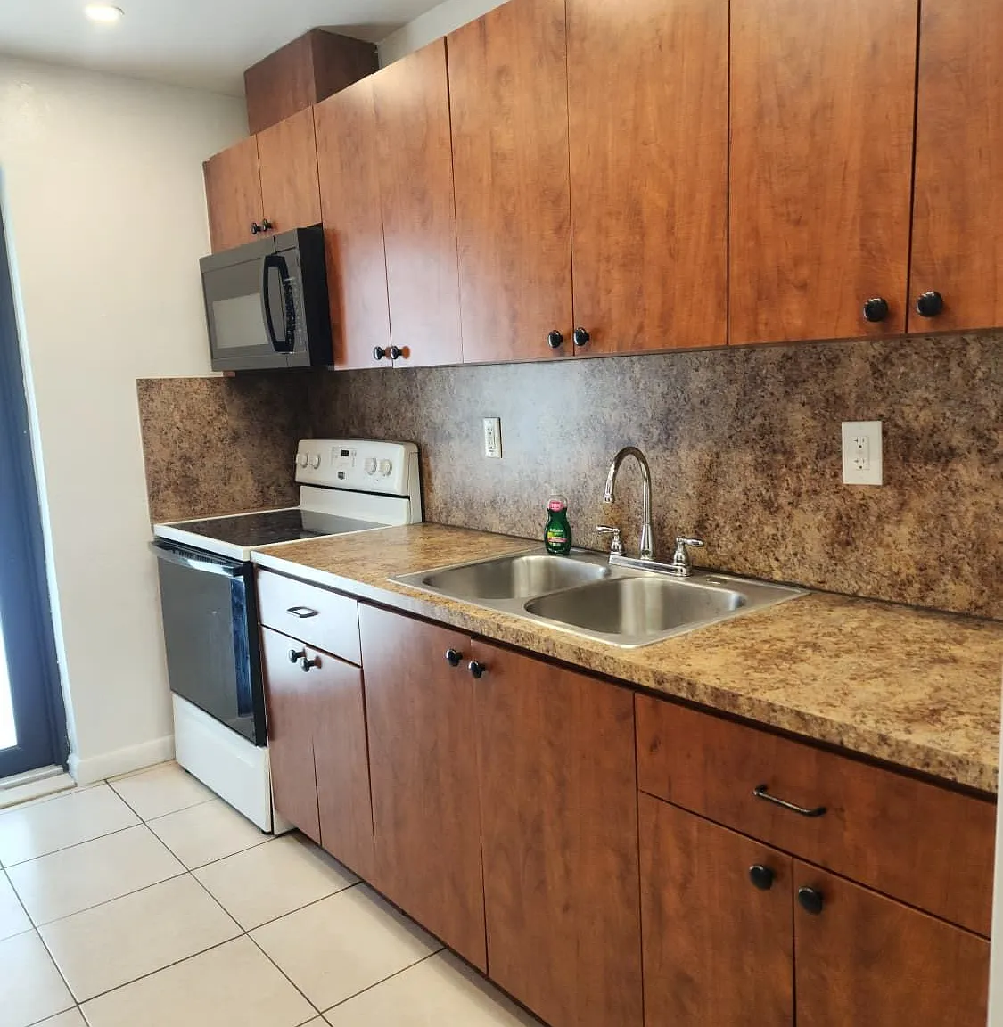 3 bed, 1.5 bath, $2,875 — Photo 3