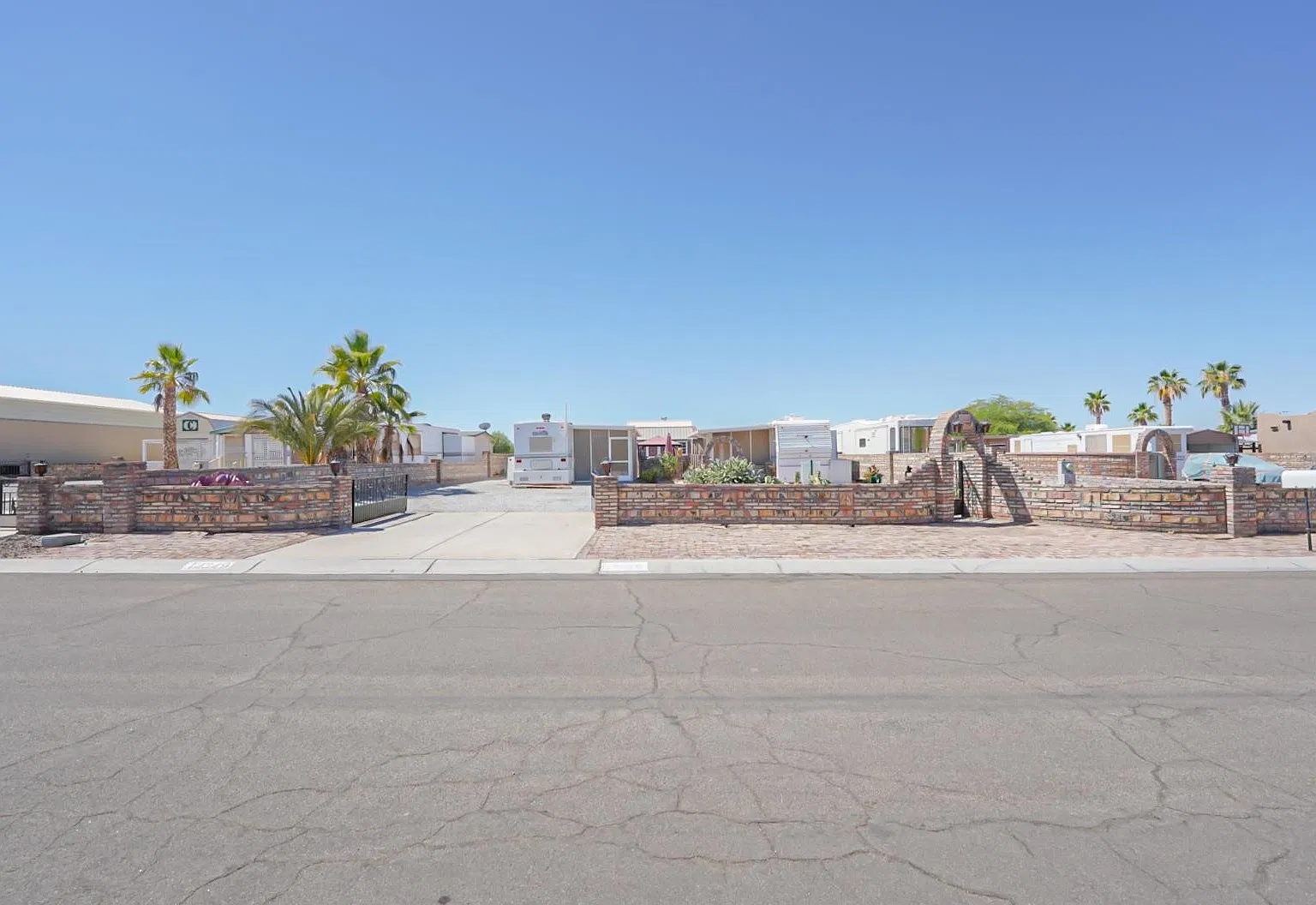 14349 E 28th Ln — Photo 2