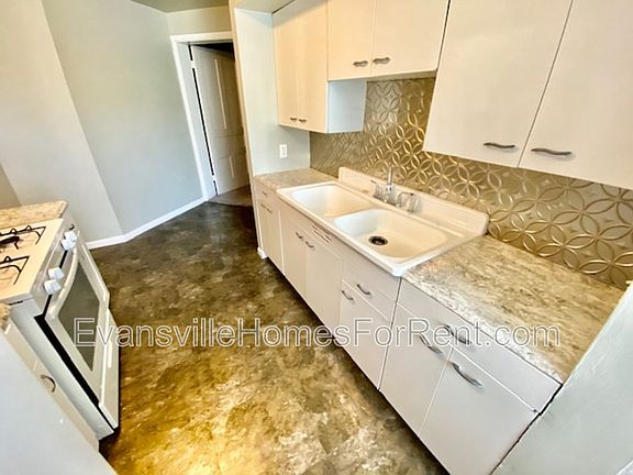5th image of 3000 W Maryland St APT 1D