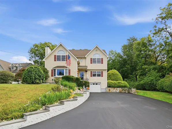10 Albion Oval, Mahopac, NY 10541