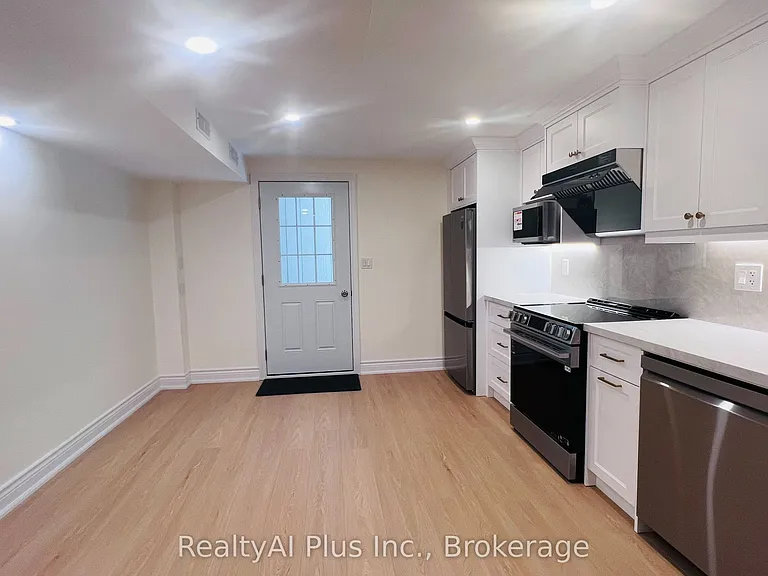 37 Bowhill Dr #WALK-OUT BASEMENT — Photo 6