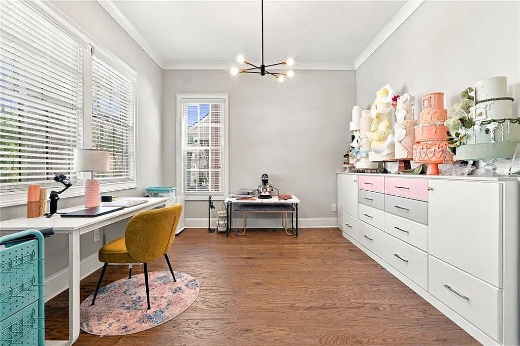 4 bed, 4.5 bath, 4084 sqft, $6,500 — Photo 4