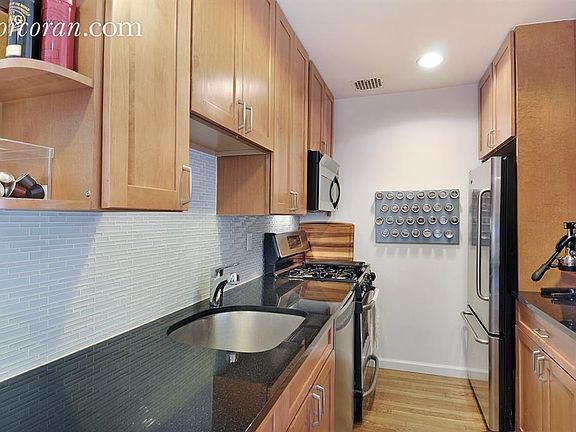 3rd image of 253-263 W 73rd St #14F