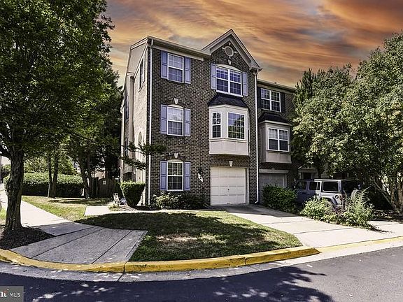 2nd image of 2 Parker Farm Ct