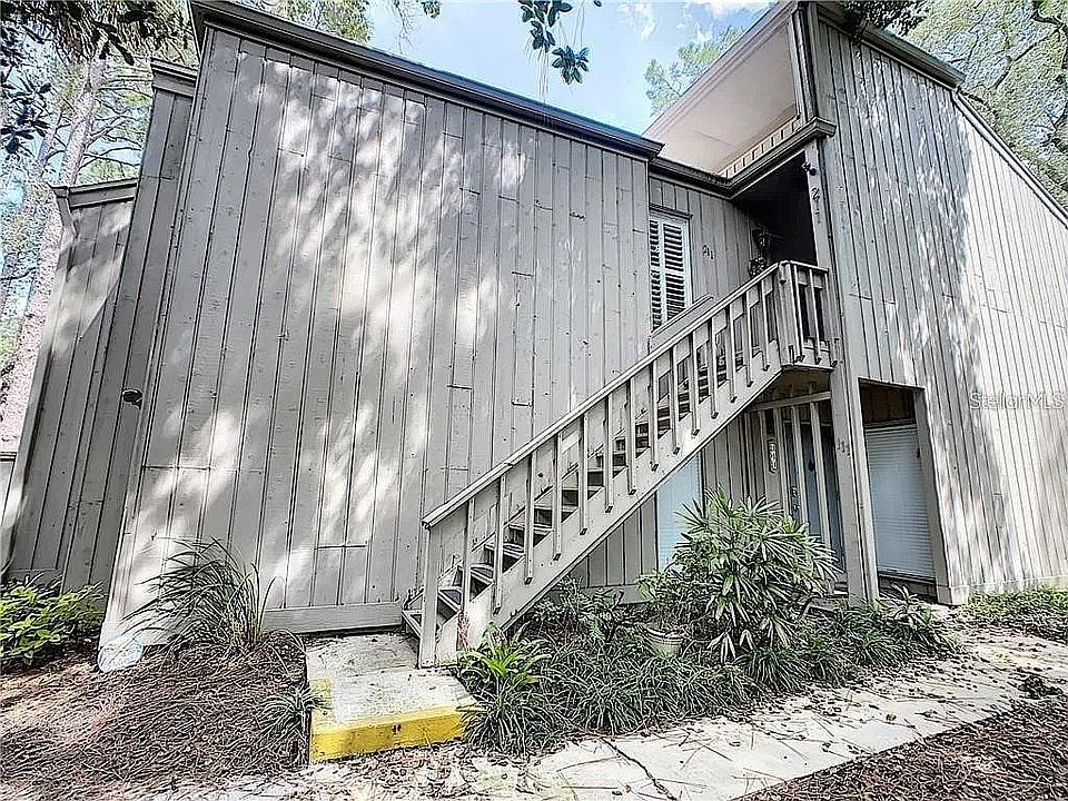 1st image of 211 Crown Oaks Way
