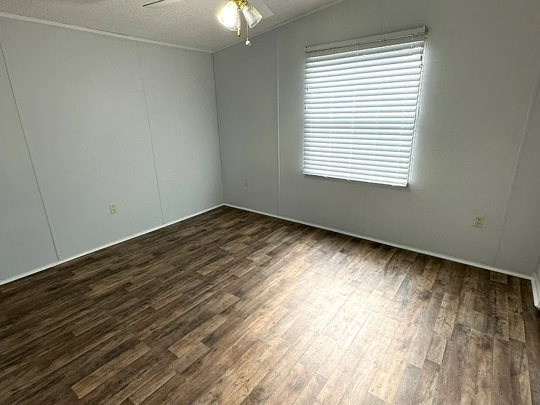 112 Josie Ct — Photo 9