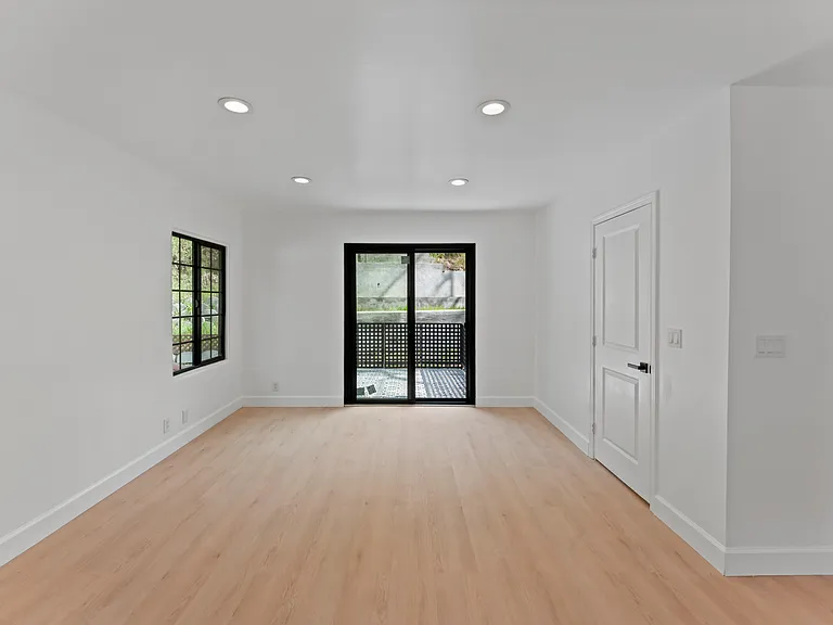 1800 Benedict Canyon Dr — Photo 21