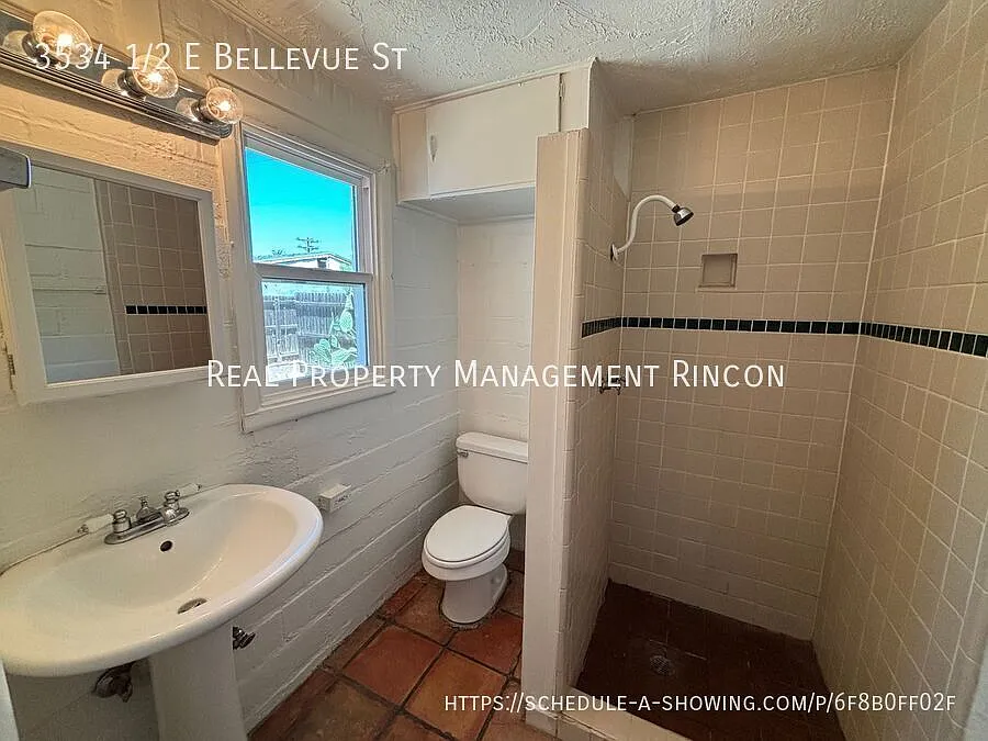 Affordable 1 Bedroom/1 Bath Guest House in Central Tucson! — Photo 4