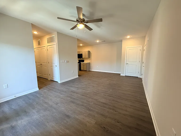 Sunrise Crossing Apartments — Photo 11