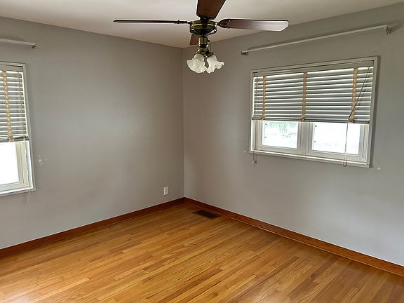 4th image of 9552 Dulles Ct