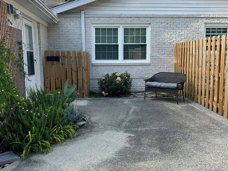 Yorkshire Ln — Photo 15