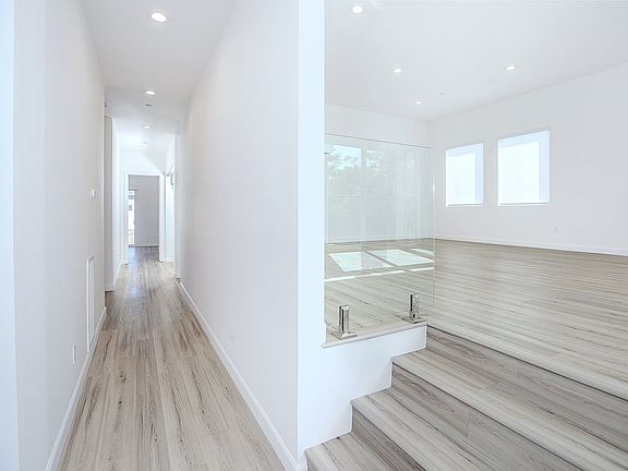 4th image of 1039 E Santa Anita Ave