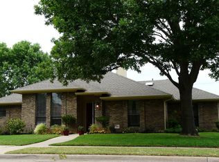 810 Meadowglen Cir, Coppell, TX 75019