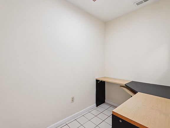 5th image of 2560 James Maury Dr