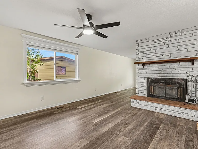 2115 N Courtney Dr — Photo 7