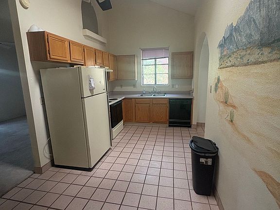 5th image of 430 Macleod Rd
