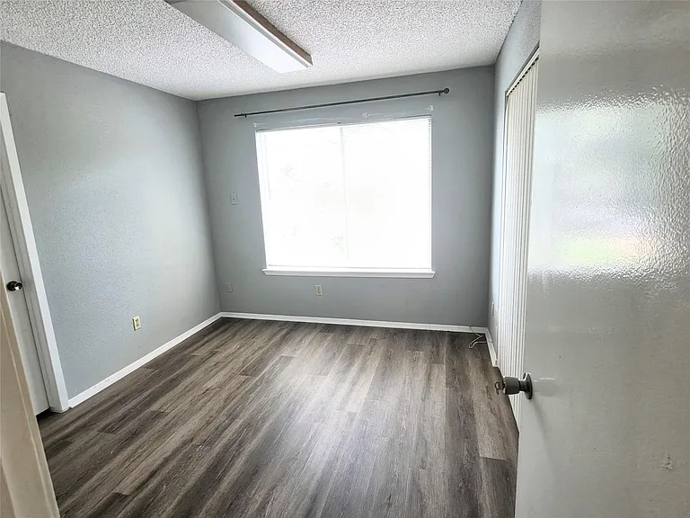 10526 Chapel Hill Dr — Photo 18