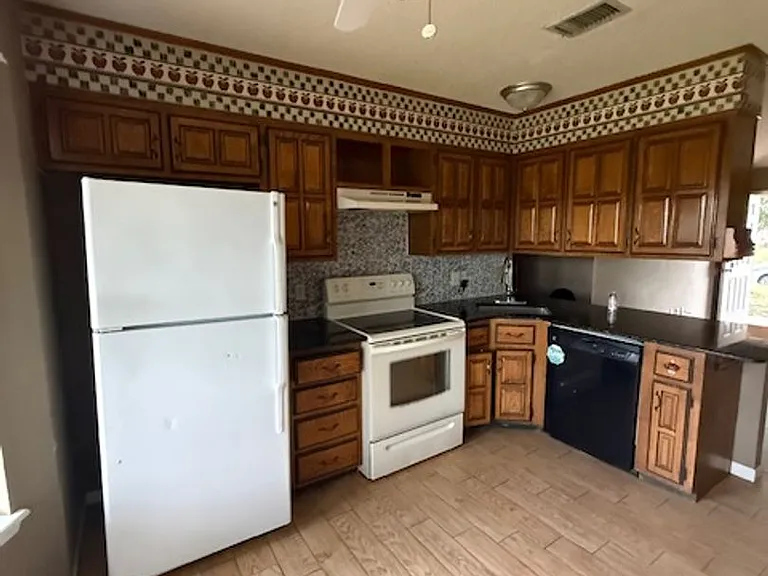 3925 Craig Dr — Photo 6