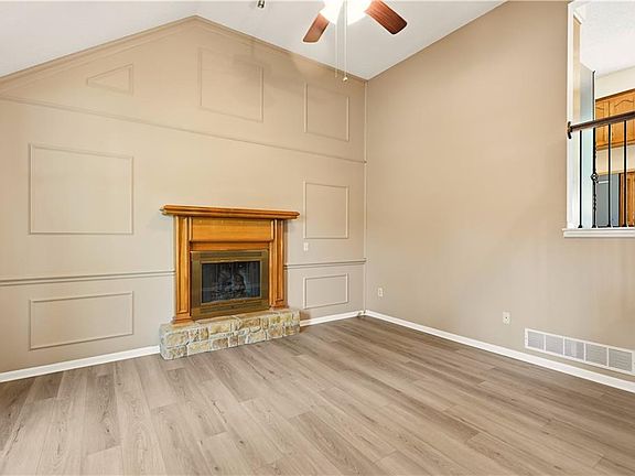 5th image of 16407 W 126th St