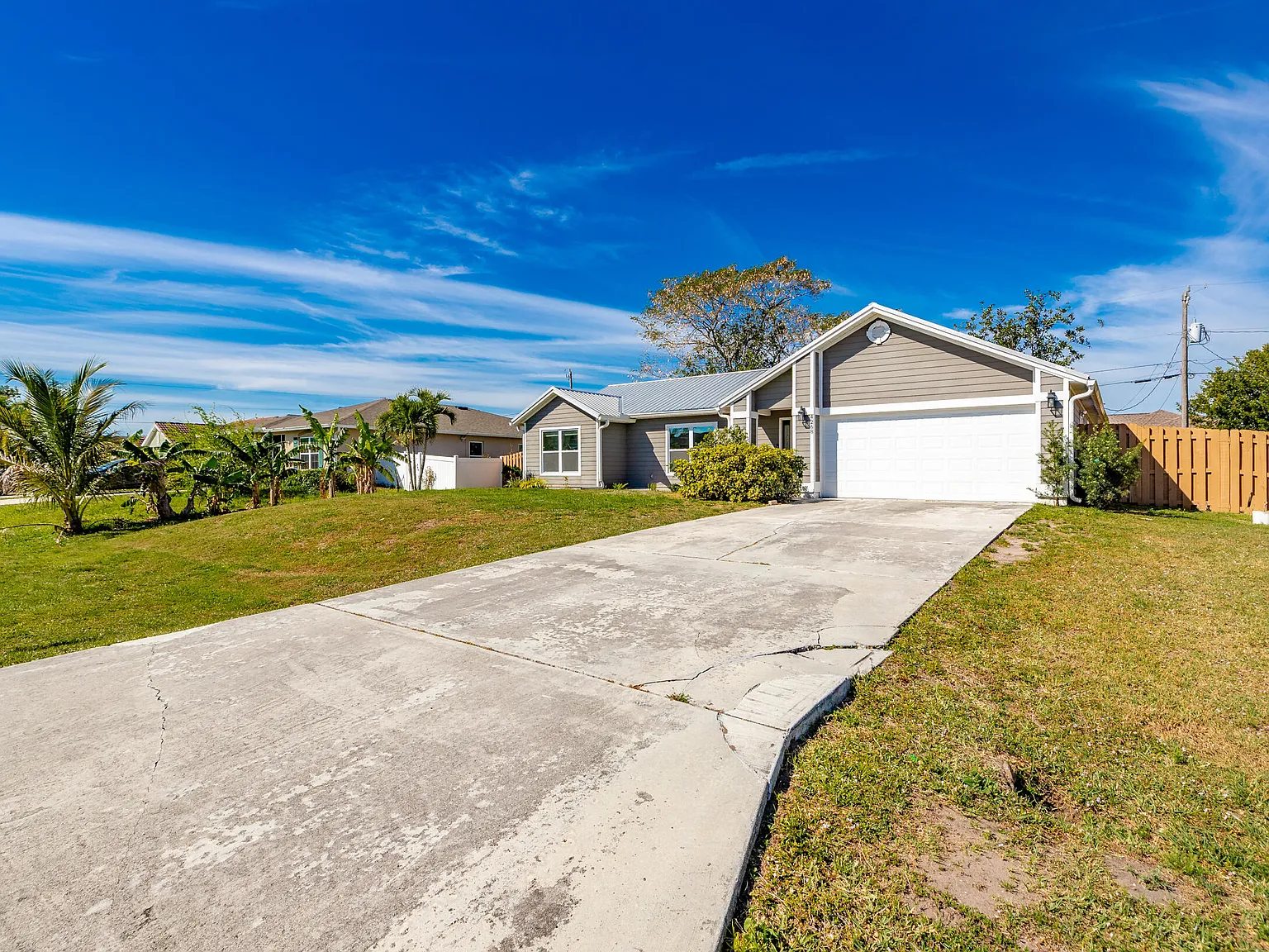 4 bed, 2.0 bath, 1734 sqft, $2,995 — Photo 2